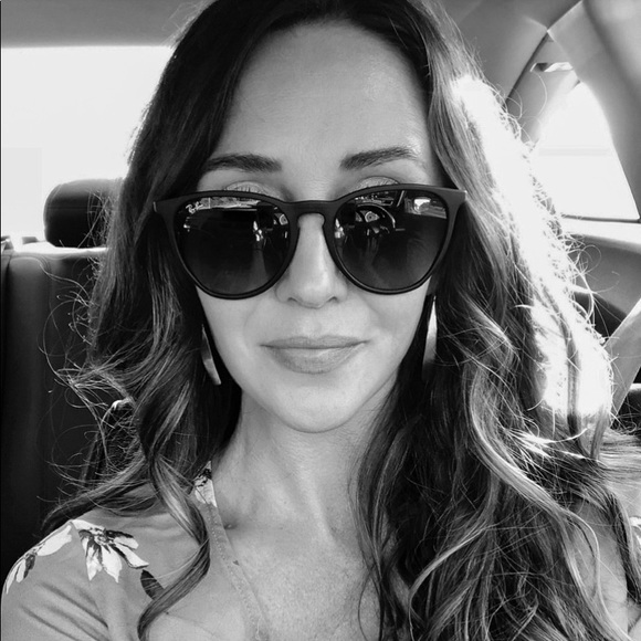 Meet your Posher, Allison - Picture 1 of 1